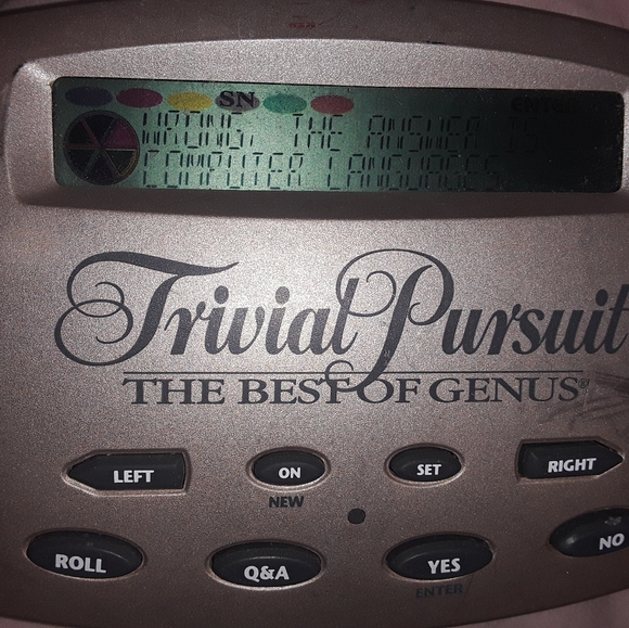 Trivia Pursuit Hand Held Electronic Game The Best of Genus - Picture 5 of 6